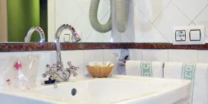 Hotel La Colmena - Bathroom