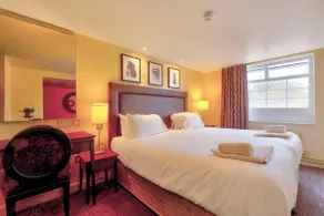 Manchester Airport Stanley Hotel by Belvilla - Room