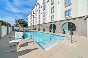 Sonesta Essential Orlando Airport - Piscine