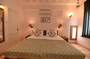 Om Niwas Suite Hotel - Room