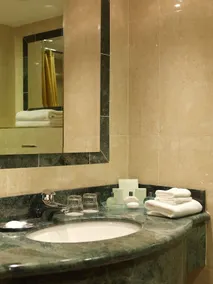 Killarney Avenue - Bathroom