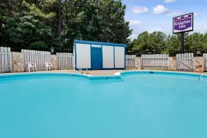 Knights Inn Austell - Piscina