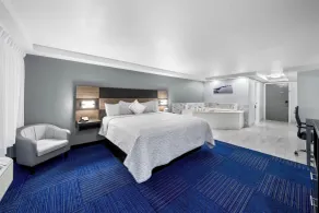 Admiralty Inn & Suites - a Red Collection Hotel - Zimmer