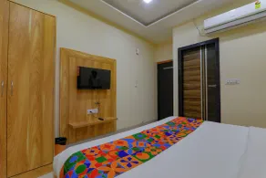FabHotel Super 3 Premium - 800m from Kashi Vishwanath Temple - Chambre