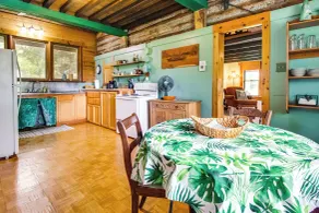 Ozark Crossroads: Historic Calico Rock Cabin - Interiør
