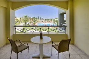 Kipriotis Maris Suites by Anayia All Inclusive Resorts - Vue de la chambre