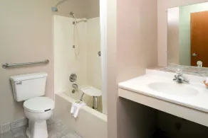 Super 8 by Wyndham Omaha NE - Bathroom