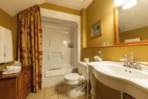 Vagabond Lodge at Kicking Horse - Baño