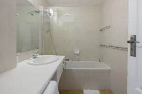 San Lameer Villa 2537 - 4 Bedroom Superior - 8 pax - San Lameer Rental Agency - Badeværelse
