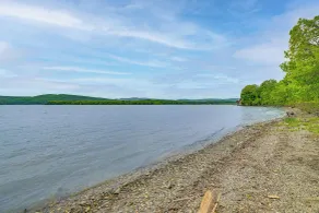 Couples Retreat w/ Water Access to Lake Champlain - Interior