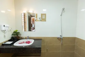 Royal Hotel Sài Đồng - Long Biên - Badezimmer