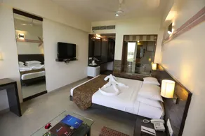 SilverCloud Hotel and Banquets - Zimmer