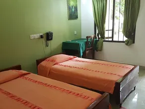 Wood Side Tour Inn - Room