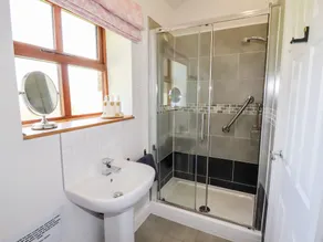 The Stables - Bathroom