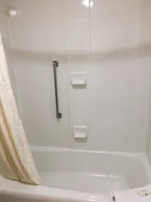 Quality Inn & Suites Hanes Mall - Salle de bain