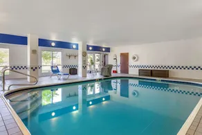 Quality Inn & Suites - Piscine
