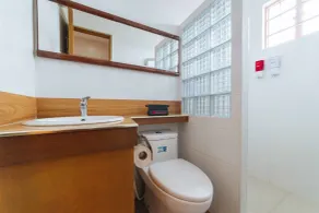 RedDoorz Plus @ Starhomes Olivianville - Salle de bain
