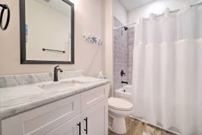 Modern Home w/ Rooftop Deck, Walk to Beach! - Parte interna