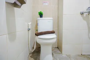 Studio Room Apartment At Grand Dhika City Near Jatimulya Lrt Station - Badeværelse