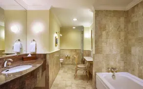 Aryaduta Lippo Village - Bathroom