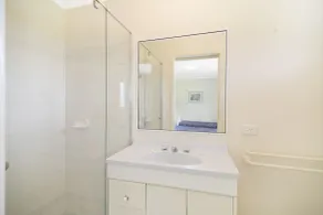 4 Blairgowrie Apartments 4 of 2 Martin Street in Peregian Beach - Badezimmer