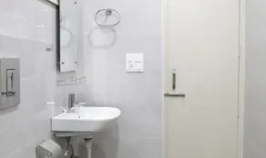 Itsy Hotels Kamron - Bathroom