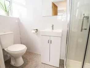17 Sands Close - Bathroom