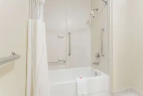 Days Inn by Wyndham Norfolk Airport - Salle de bain
