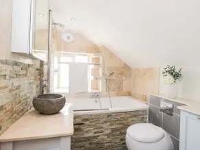 2 Dewars Farm Cottages - Bathroom
