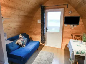 Charlottes - Living area