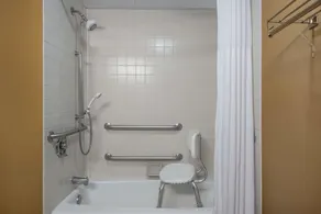 Days Inn by Wyndham Harrisburg North - Salle de bain