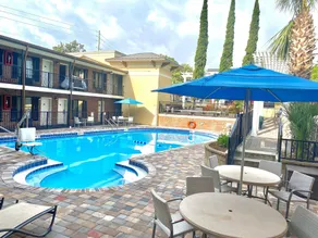 Days Inn by Wyndham Pensacola - Historic Downtown - Piscine