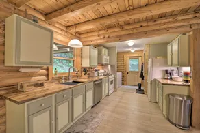 2 Decks & Fire Pit: Scenic Beech Mountain Retreat! - Interiør