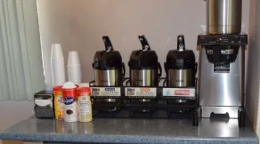 Red Roof Inn & Suites Statesboro - University - Serviço de café