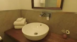Quints Travelers Inn - Bathroom
