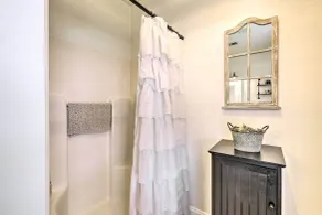 Lush, Modern Farmhouse w/ Mtn Views & Sunroom - Interiör