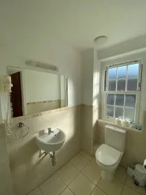 Wendover Arms Hotel - Bathroom