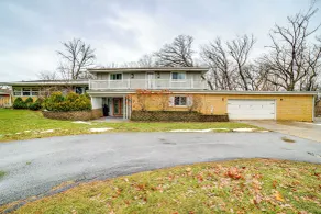 Pool, Gym & Basketball Court: Olympia Fields Home - Innenbereich