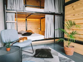 Murals Sleepbox Capsule Hostel - Adults Only - Chambre