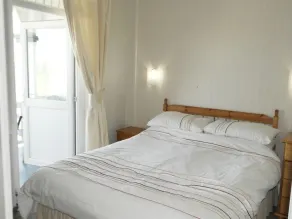 Sefton Lodge SEAFRONT ,PANORAMIC SEA VIEW ENSUITE BALCONY ROOMS AVAILABLE, GUEST GARDEN - Zimmer