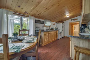 Deck + Fire Pit: Nature Lover's Retreat in Maine! - Innenbereich