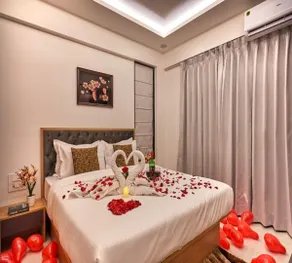 Drizzle Resort with Swimming pool Near Maapro Garden - Room