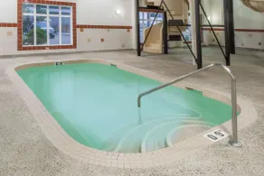 Ramada by Wyndham Camrose - Pool