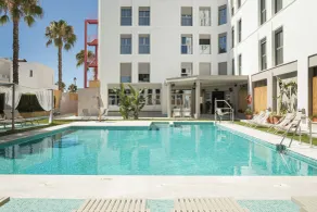 LAN Suites - Piscina