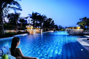 The Ritz-Carlton Jakarta, Mega Kuningan - Piscina