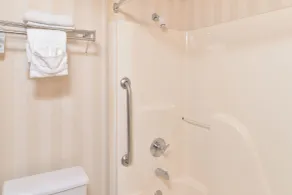 SYLO Hotel Denver Airport, a Ramada by Wyndham - Salle de bain