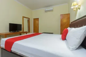 RedDoorz at Jalan Babepalar Rike Manado - Værelse