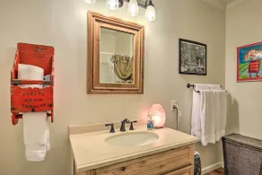 Cozy & Quiet Studio w/ Porch, Near Scenic Railway! - Innvendig