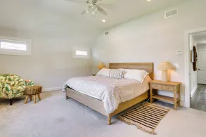 Sleek Long Branch Vacation Rental w/ Pool + Patio! - Interiør