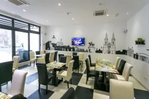 Hostel Moving - Restaurant
